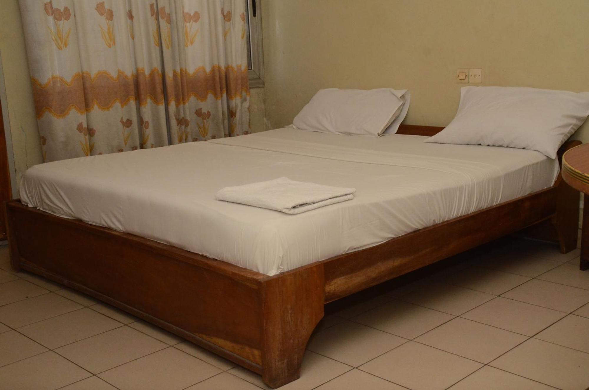 Hotel Ambassadors لومي المظهر الخارجي الصورة