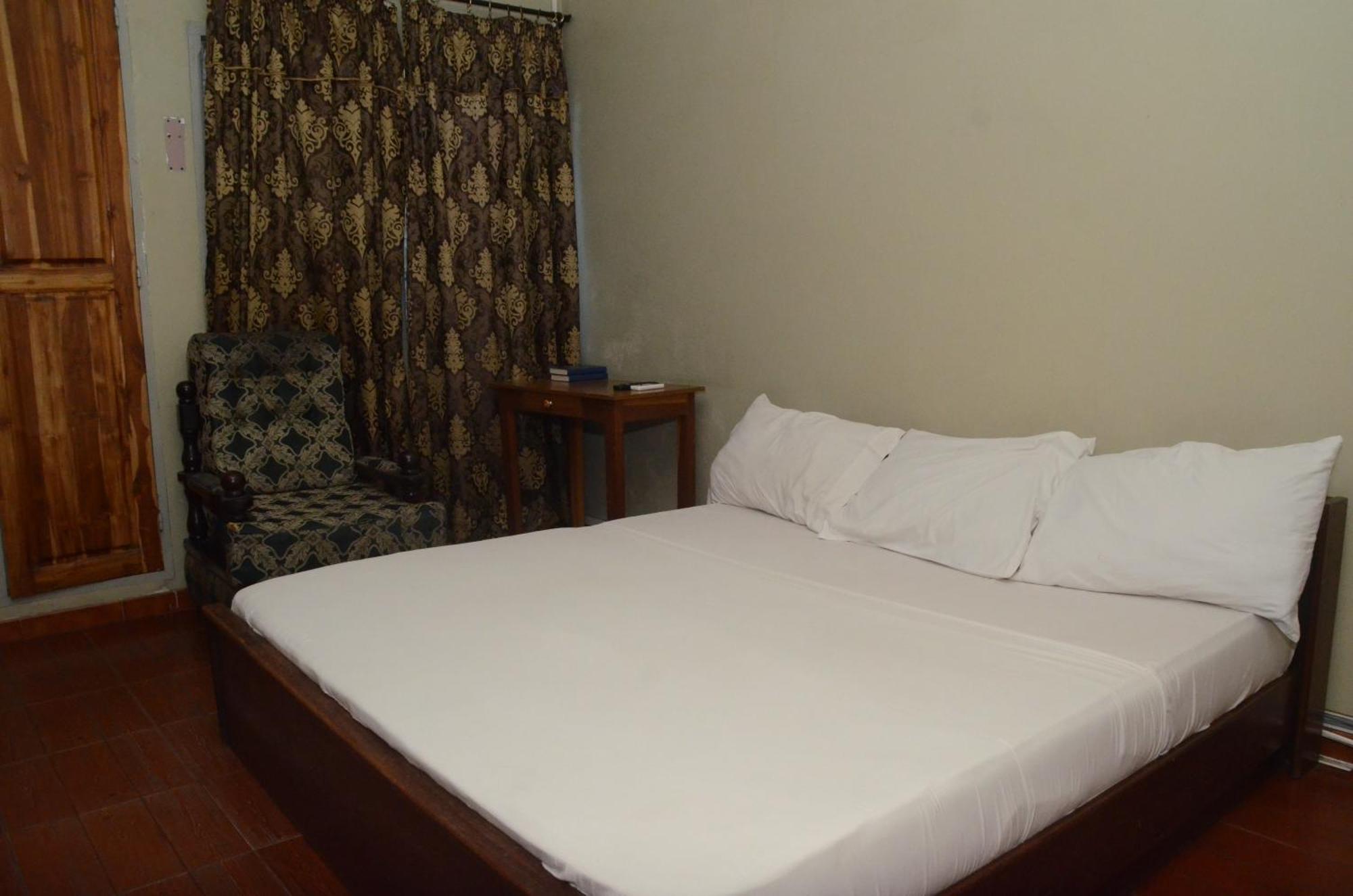 Hotel Ambassadors لومي المظهر الخارجي الصورة